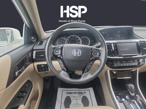 Used 2017 Honda Accord Touring image 12