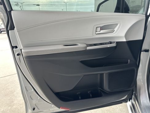 Used 2025 Toyota Sienna LE image 10