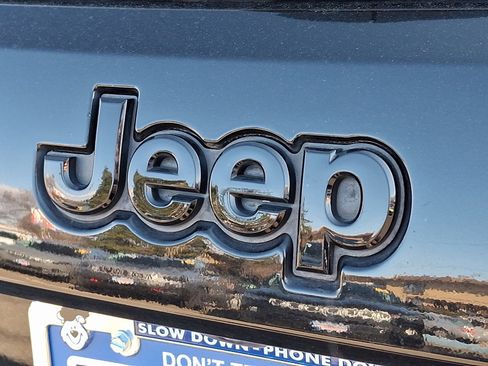 Used 2018 Jeep Grand Cherokee Altitude image 29