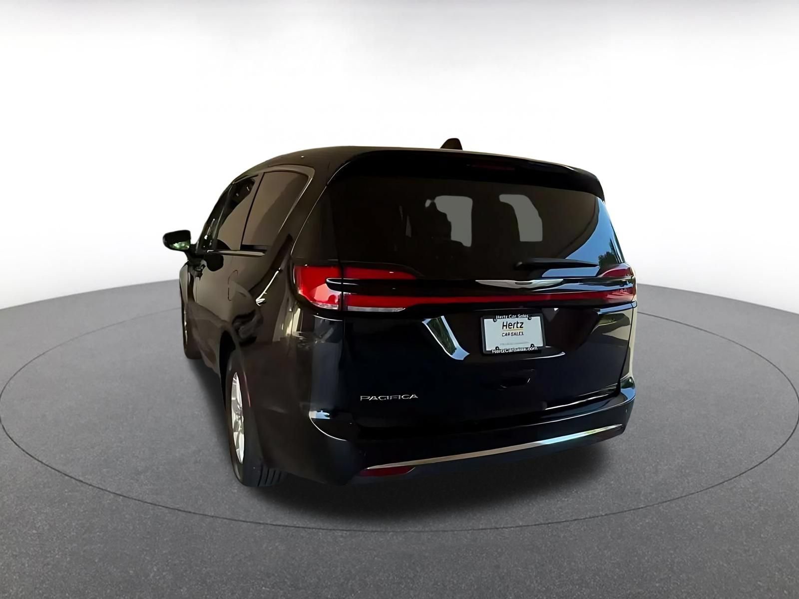Used 2025 Chrysler Pacifica Select FWD image 9