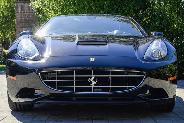 Used 2013 Ferrari California RWD image 19