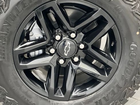 Used 2026 Chevrolet Silverado 1500 Custom Trail Boss w/ LPO, Dark Essentials Package image 59