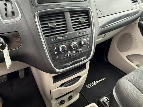 Used 2015 Dodge Grand Caravan SE w/ Quick Order Package 29E SE image 18