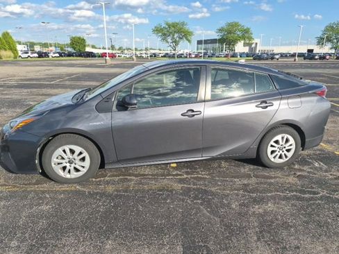 Used 2017 Toyota Prius Two FWD image 2