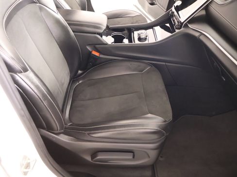 Used 2023 Jeep Grand Cherokee Altitude RWD image 13