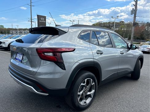 Used 2025 Chevrolet Trax LT image 25