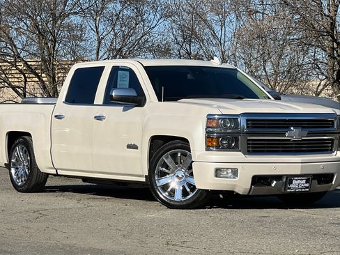 Used 2015 Chevrolet Silverado 1500 High Country w/ High Country Premium Package image 2