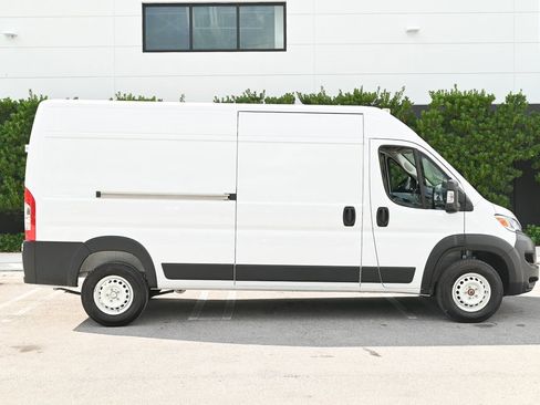 Used 2025 RAM ProMaster 2500 w/ Storage Group image 7