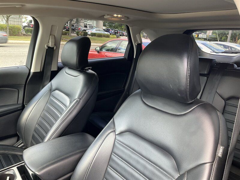 Used 2019 Ford Edge SEL w/ Equipment Group 201A AWD/4WD image 22