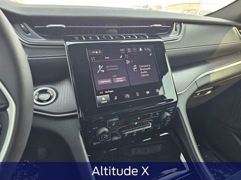 Used 2025 Jeep Grand Cherokee Altitude image 23