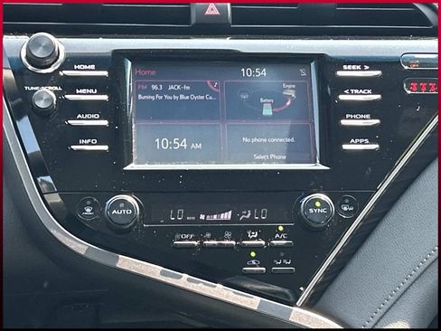 Used 2018 Toyota Camry XLE FWD image 23