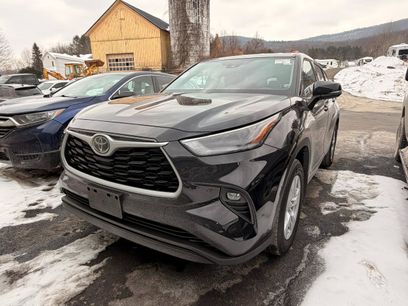 Used 2022 Toyota Highlander LE