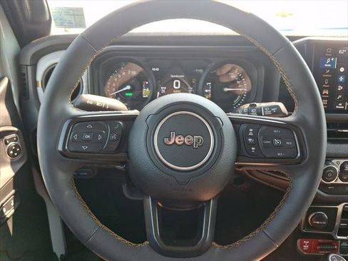 Used 2024 Jeep Wrangler Unlimited AWD/4WD image 19