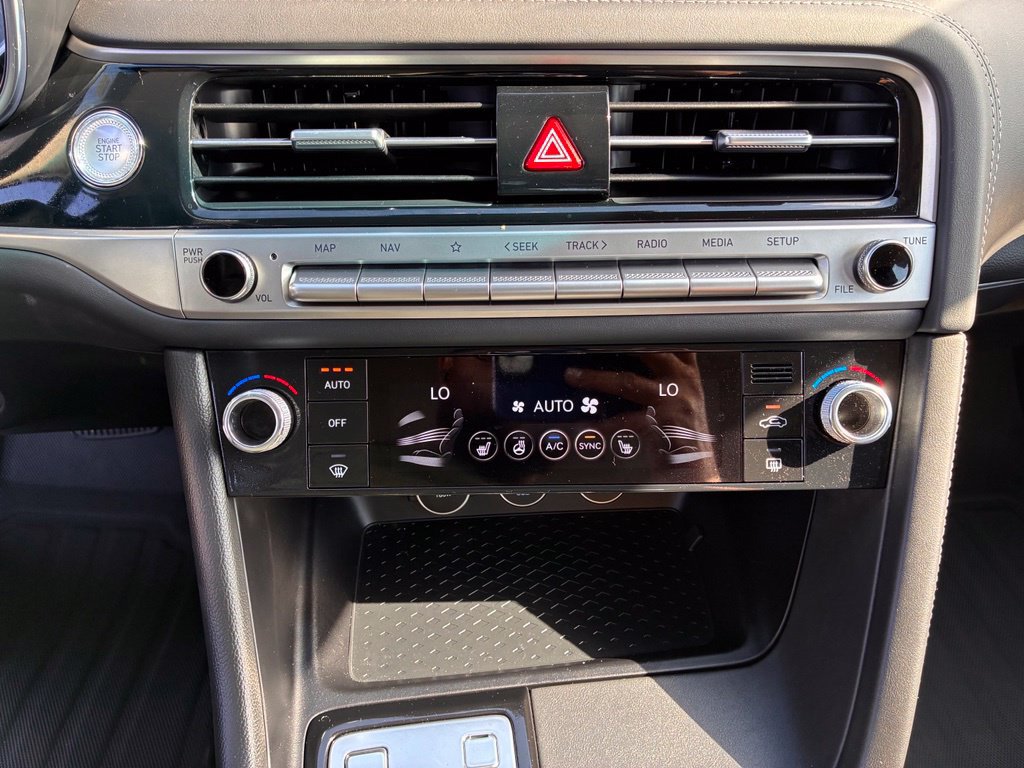 Used 2025 Genesis G70 2.5T AWD/4WD image 36