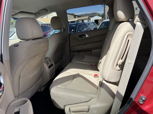 Used 2017 Nissan Pathfinder S AWD/4WD image 12