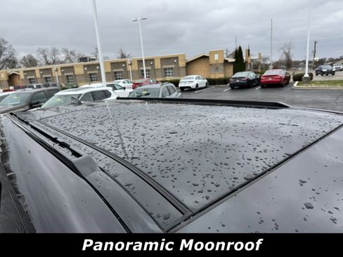 Used 2024 Land Rover Defender 110 S image 11