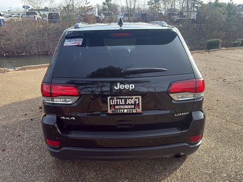 Used 2021 Jeep Grand Cherokee Laredo image 7