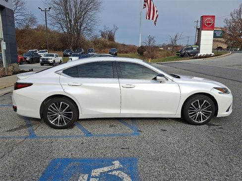 Used 2024 Lexus ES 250 w/ Premium Package image 7