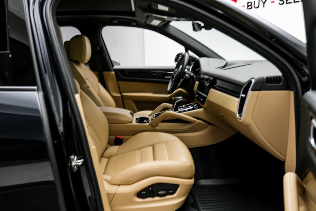 Used 2023 Porsche Cayenne w/ Premium Package AWD/4WD image 35