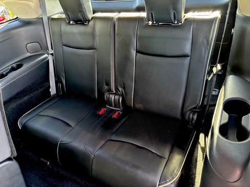 Used 2019 INFINITI QX60 Luxe w/ Essential Package FWD image 16