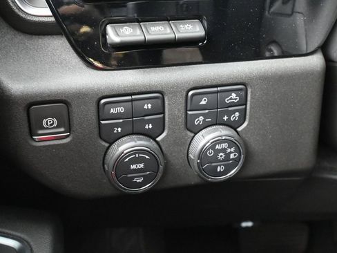 Used 2024 Chevrolet Silverado 1500 High Country w/ Technology Package AWD/4WD image 19