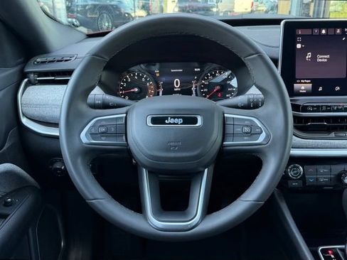 Used 2024 Jeep Compass Latitude AWD/4WD image 13