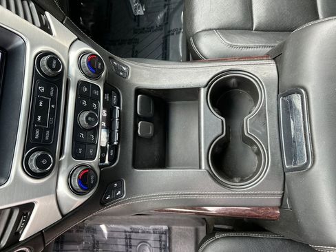 Used 2018 GMC Yukon SLT image 16