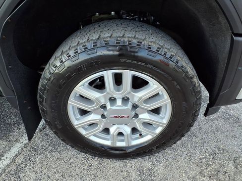 Used 2024 GMC Sierra 2500 SLE w/ SLE Value Package; image 9