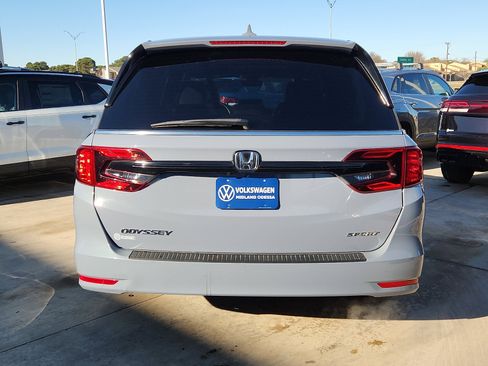 Used 2024 Honda Odyssey Sport image 6