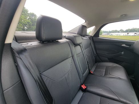 Used 2015 Ford Focus SE w/ Equipment Group 201A FWD image 27