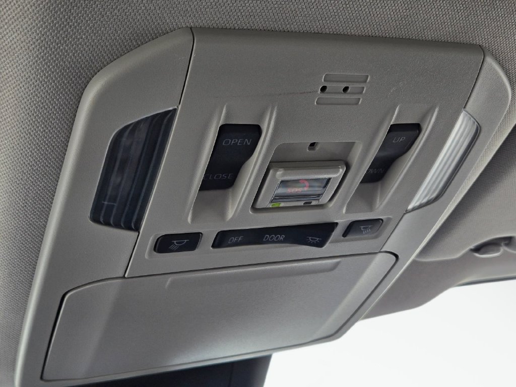 Used 2023 Toyota Highlander Limited FWD image 33