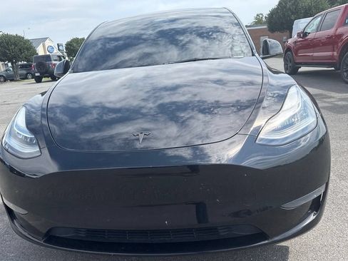 Used 2023 Tesla Model Y Long Range AWD/4WD image 2