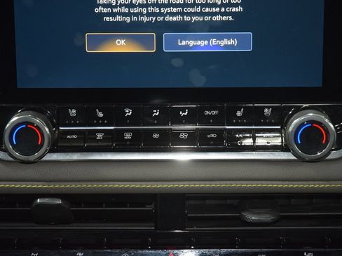 Used 2024 Chevrolet Colorado ZR2 w/ ZR2 Convenience Package III AWD/4WD image 35