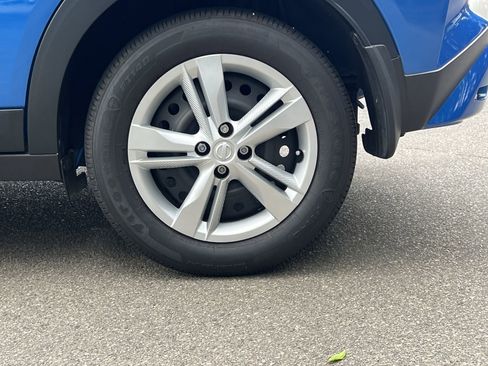 Certified 2025 Nissan Kicks Play S FWD image 31