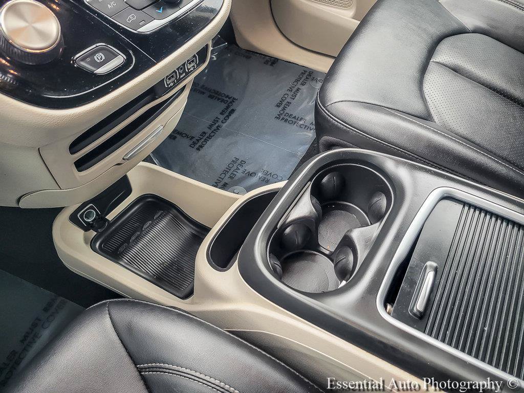 Used 2024 Chrysler Pacifica Touring-L FWD image 23