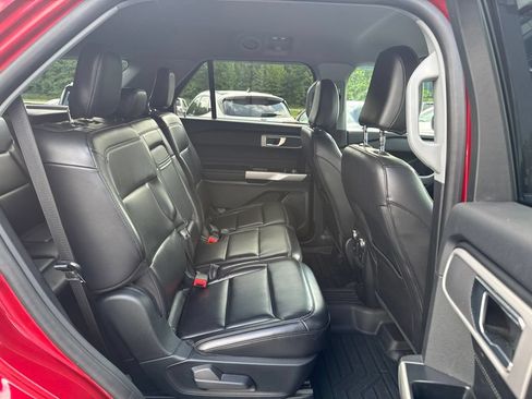 Used 2021 Ford Explorer XLT w/ Equipment Group 202A AWD/4WD image 13