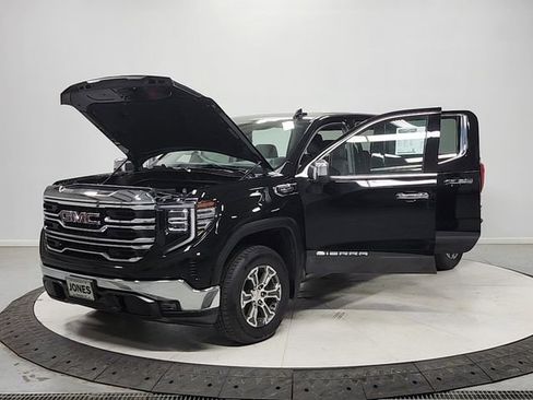 Used 2025 GMC Sierra 1500 SLT image 11