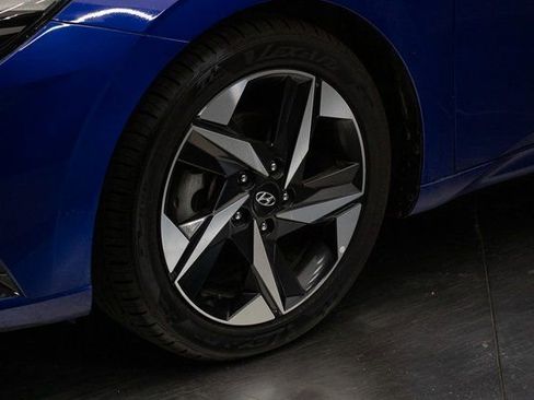 Used 2023 Hyundai Elantra Limited w/ Cargo Package image 7