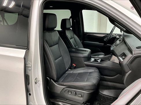 Used 2023 Chevrolet Suburban RST w/ Luxury Package RWD image 9