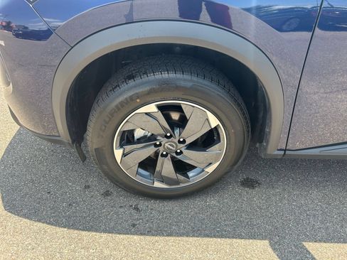 Used 2025 Nissan Rogue SV FWD image 32