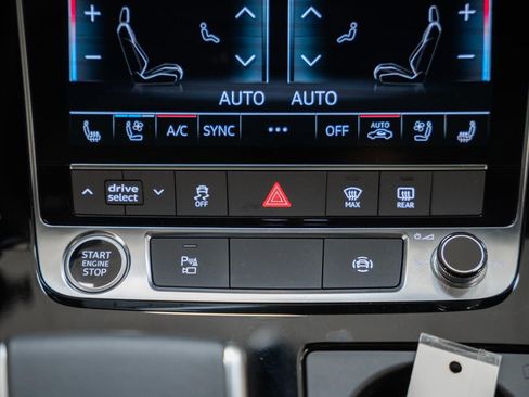 Used 2025 Audi Q8 Premium Plus AWD/4WD image 28