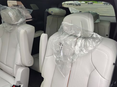 New 2026 Cadillac Vistiq Sport w/ LPO, Floor Liner Package image 26