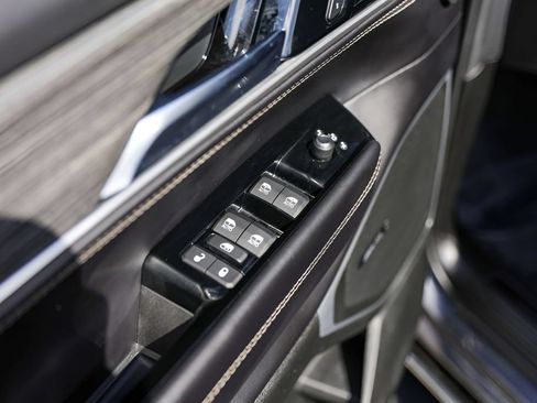 Used 2022 Jeep Wagoneer Series II RWD image 26