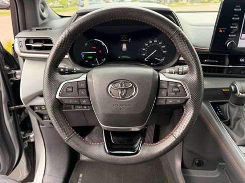Used 2023 Toyota Sienna XSE w/ XSE Plus Package AWD/4WD image 13
