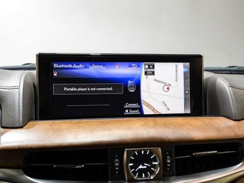 Used 2018 Lexus LX 570 4WD w/ Luxury Package image 39