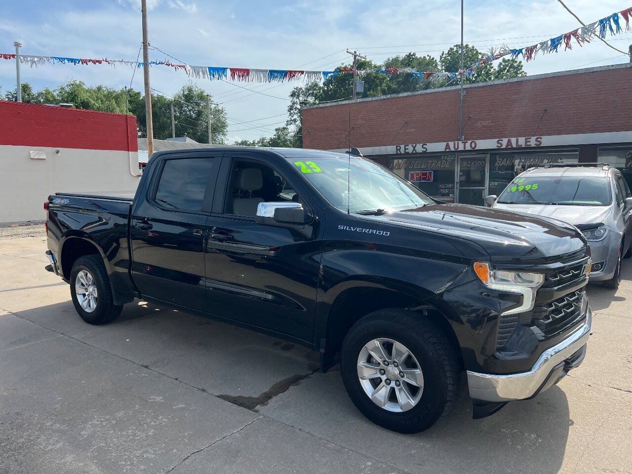Used 2023 Chevrolet Silverado 1500 LT AWD/4WD image 4