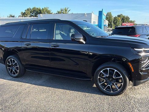 New 2026 Chevrolet Suburban RST w/ Comfort Package AWD/4WD image 6
