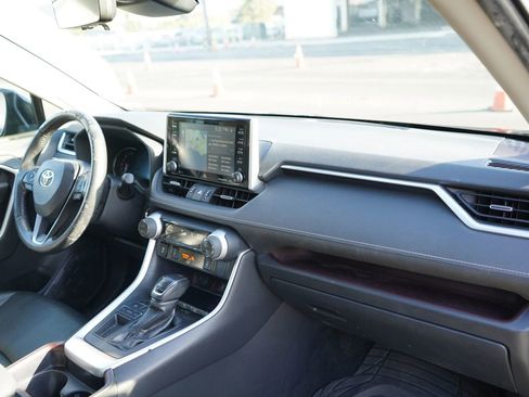 Used 2020 Toyota RAV4 Limited FWD image 21