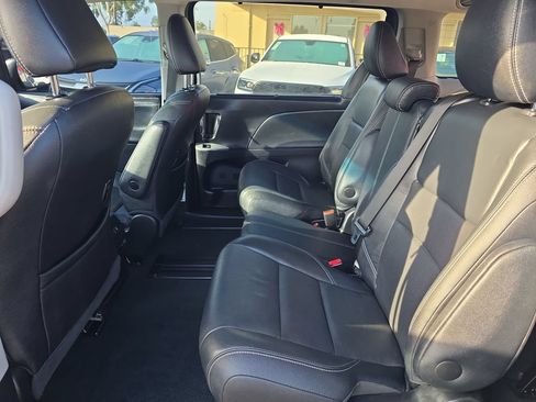 Used 2016 Toyota Sienna SE Premium FWD image 24