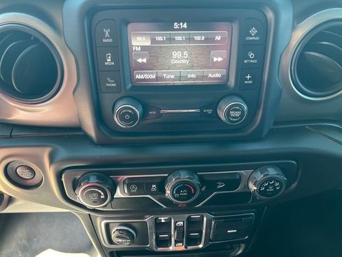 Used 2018 Jeep Wrangler Unlimited Sport S AWD/4WD image 17